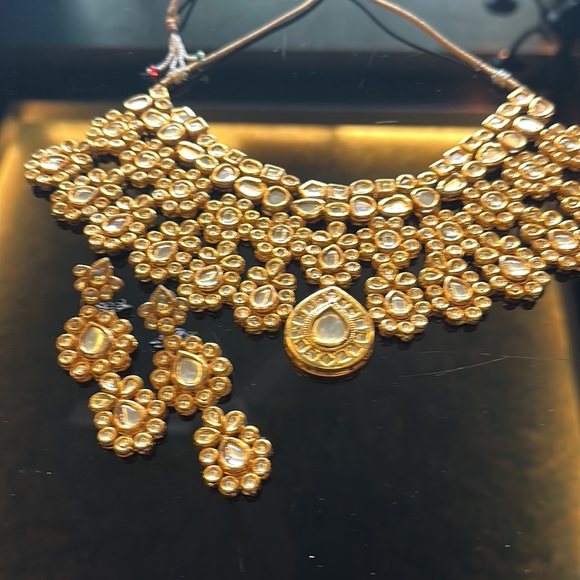 NWOT Beautiful Bridal Necklace & earrings set in faux Polki with gold polish ! - Picture 4 of 7